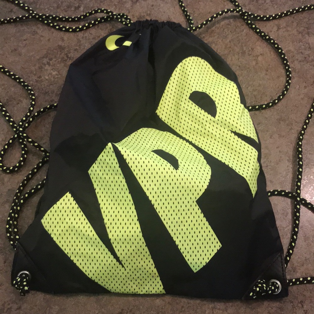 Nike Drawstring Bag - Picture 4 of 4